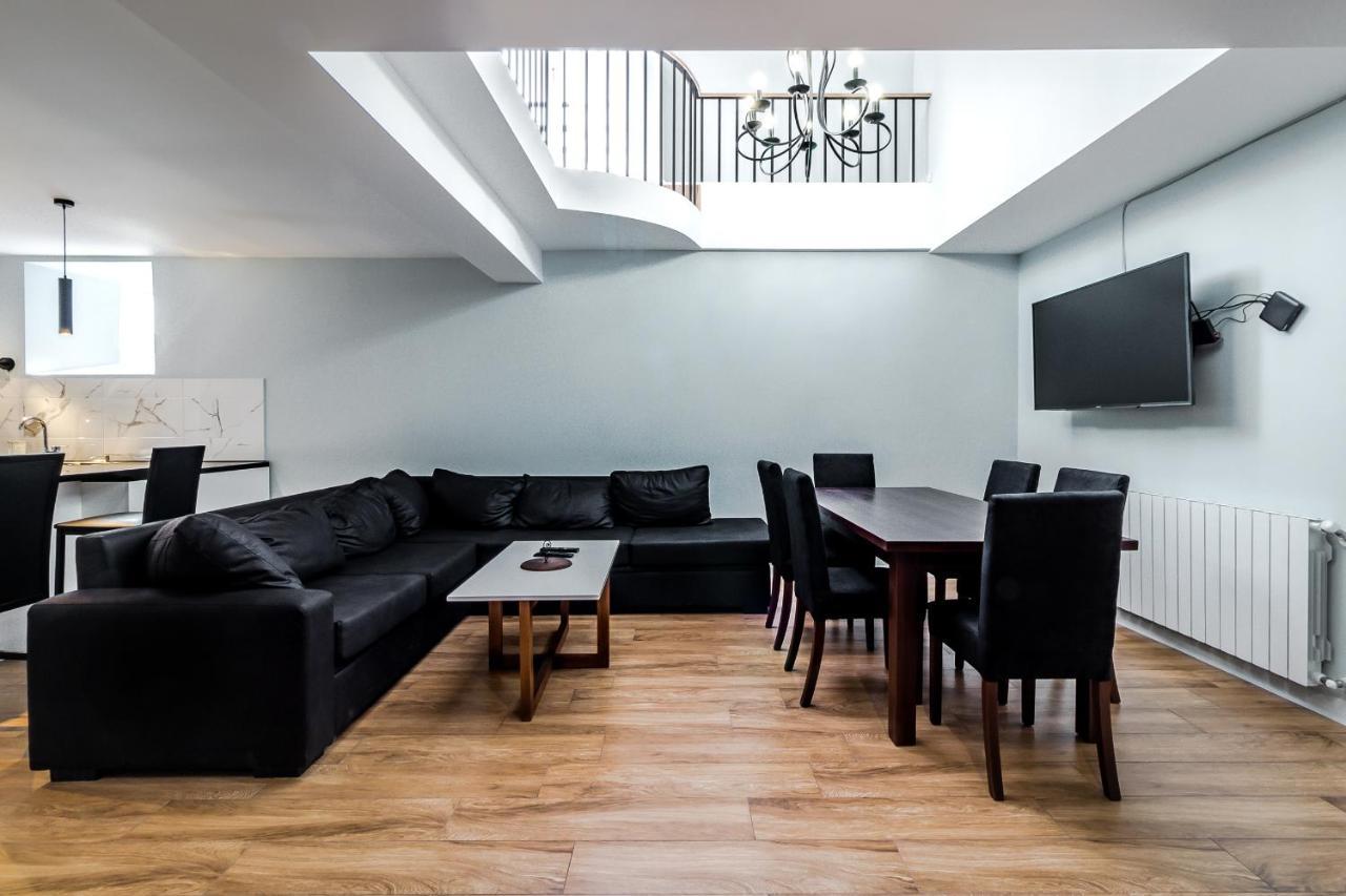 Modern Apartment In Old Tbilisi Esterno foto
